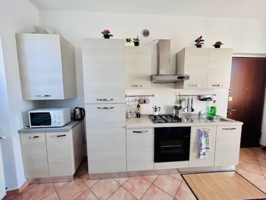 דירות Casa Lucia A Carugo מראה חיצוני תמונה