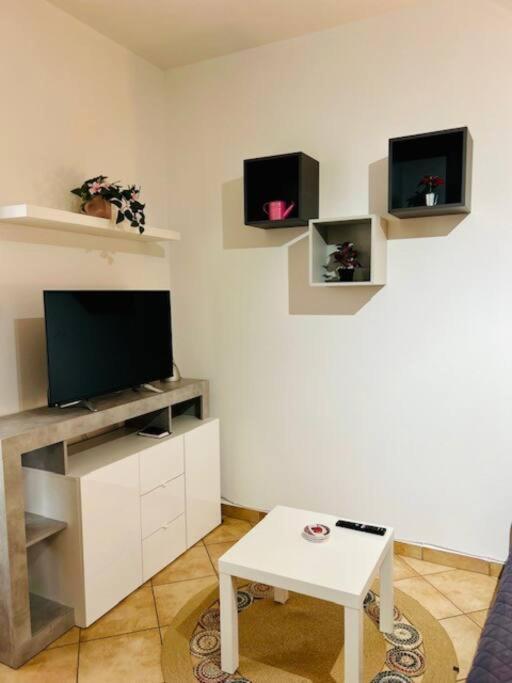 דירות Casa Lucia A Carugo מראה חיצוני תמונה